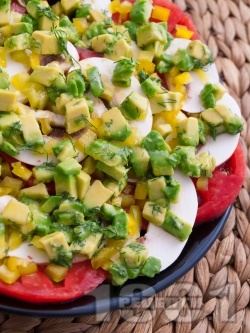 Редена салата с домати, гъби и авокадо - снимка на рецептата